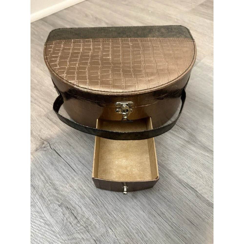 vintage oval-shaped vanity And jewelry case, Drawer And Big Pocket